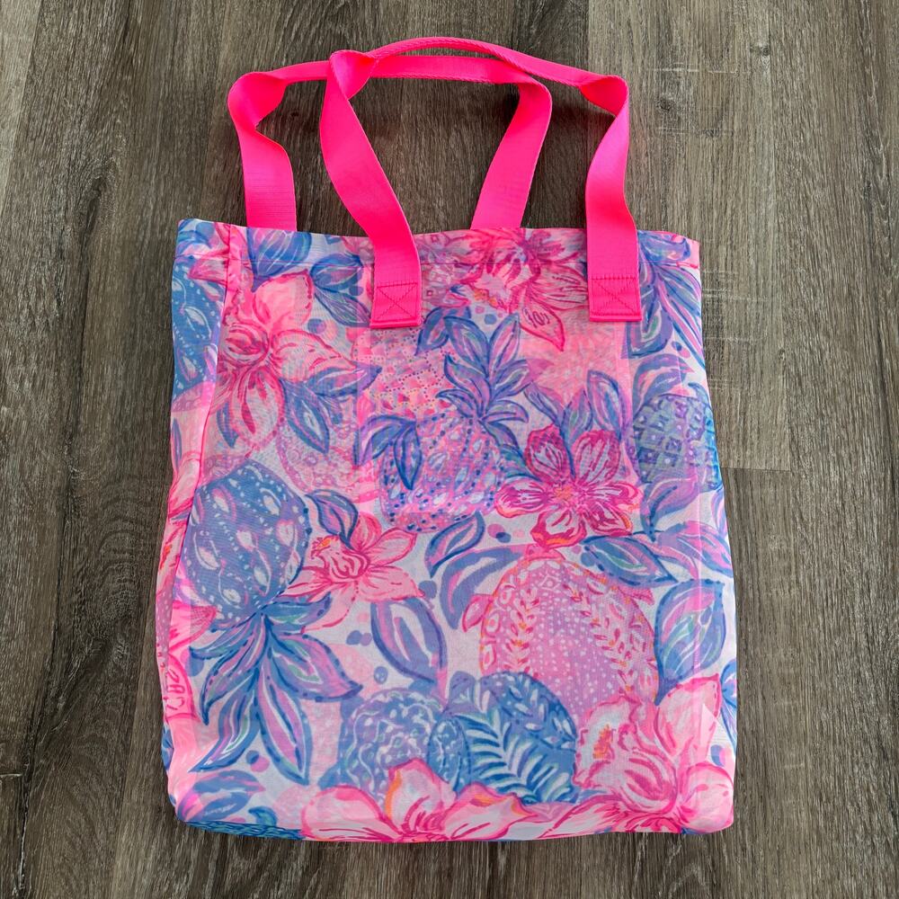 Lilly Pulitzer Mesh Tote Beach Bag in Pink Isle Snappy Turtle - Picture 7 of 7